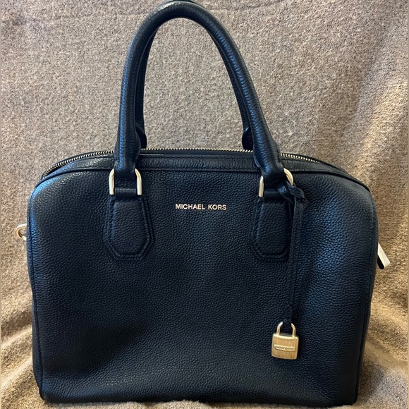 Michael Kors Medium Mercer Duffle - Picture 2 of 4